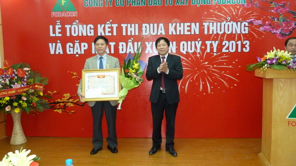 Lễ trao tặng danh hiệu chiến sỹ thi đua toàn quốc