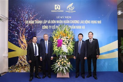 Tham dự Lễ kỷ niệm 60 năm thành lập và đón nhận huân chương lao động Hạng Nhì Công ty Cổ phần dược phẩm Nam Hà